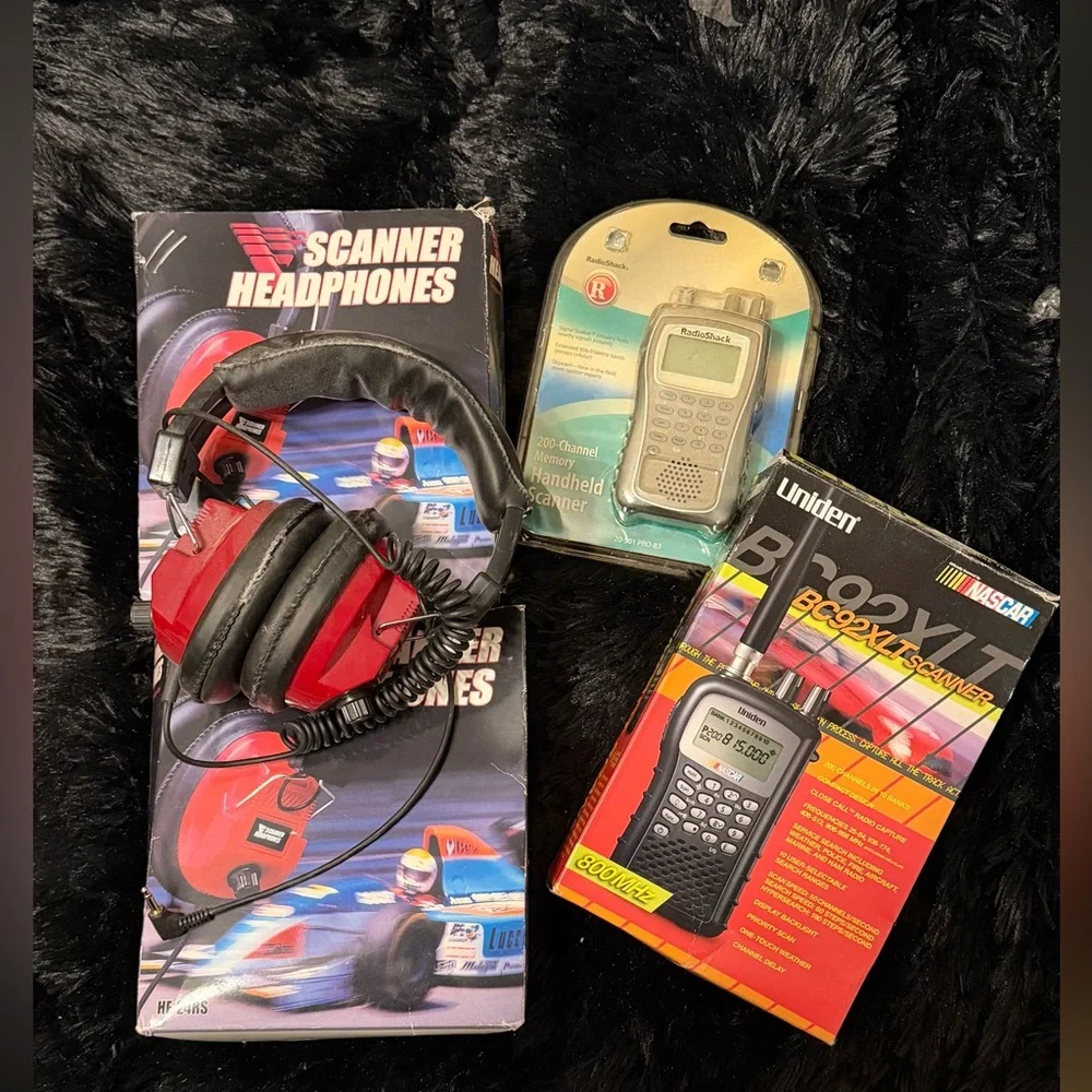 NASCAR Scanner Bundle Uniden BC92XLT RadioShack + 3 Headphones - Picture 1 of 6